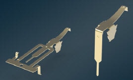 Contact tactile à lame à ressort tel qu'expédié (gauche) et façonné pour insertion